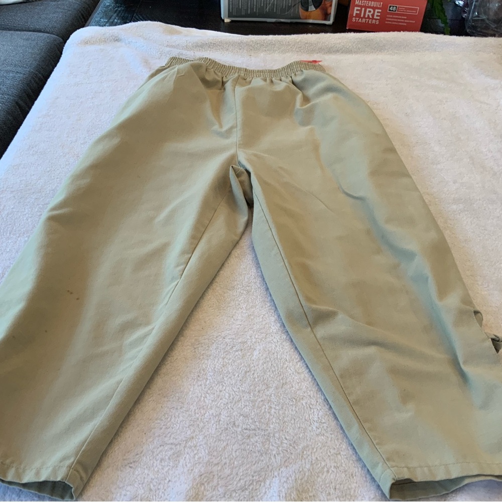 Women’s straits capris  Tan Pants size medium. SKU 2646